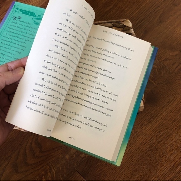 The Six Crowns: The Ice Gate of Spyre, hardback book - Picture 2 of 6